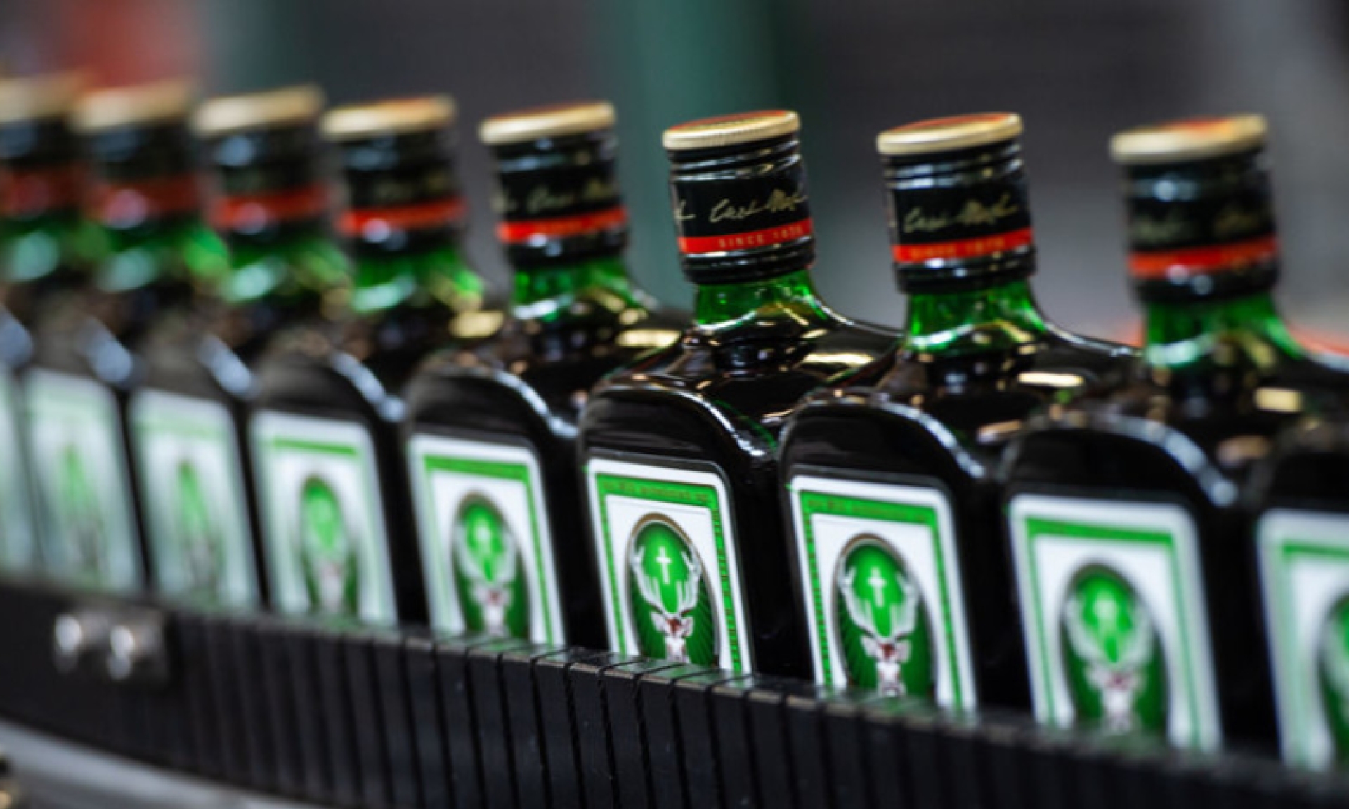 Производитель крепкого алкоголя Jagermeister официально приостановил поставки в Россию