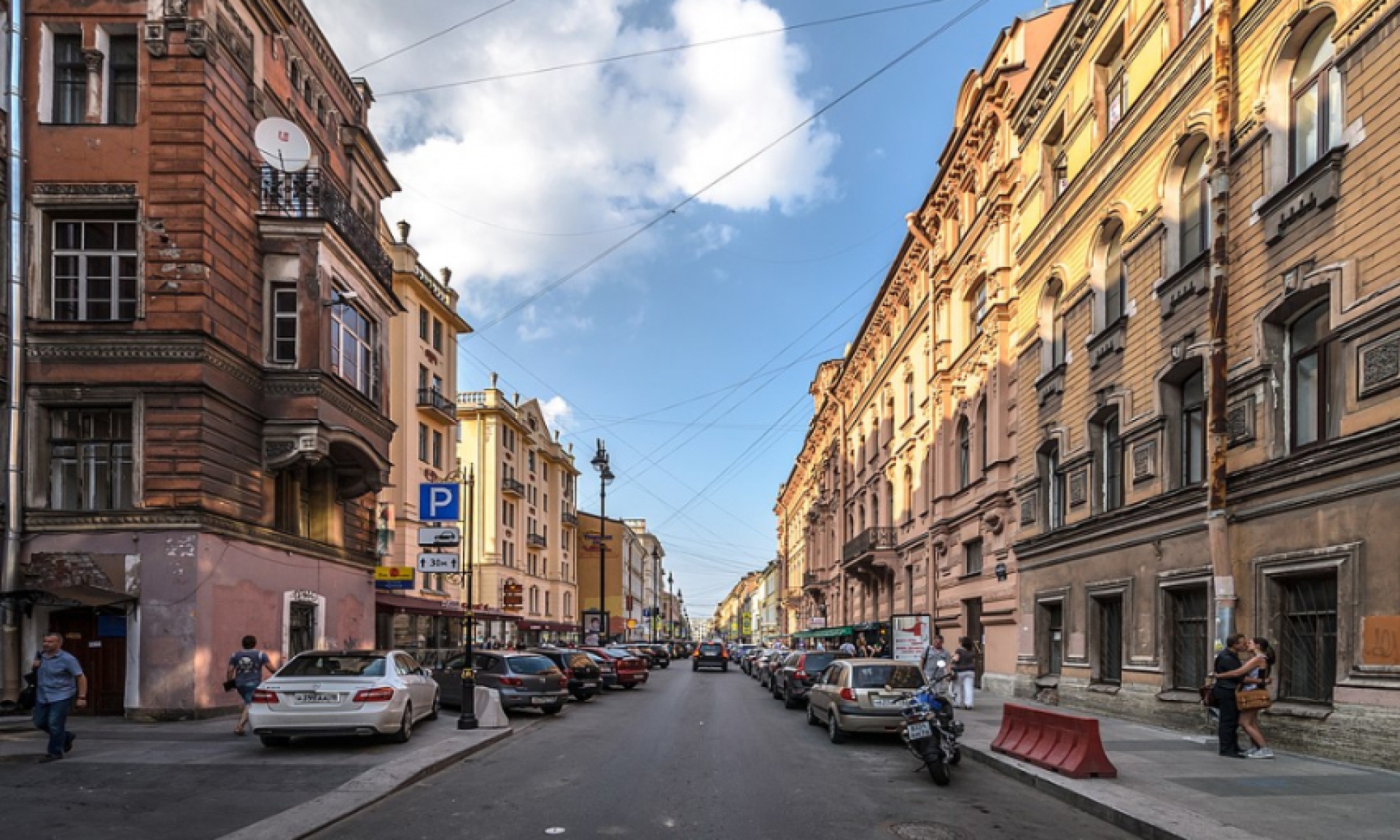 В Петербурге провели обыски по делам о мошенничестве в барах на Рубинштейна