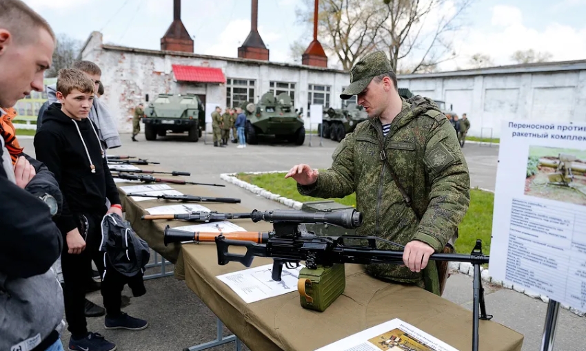 Курс по начальной военной подготовке появится в школах России с нового учебного года