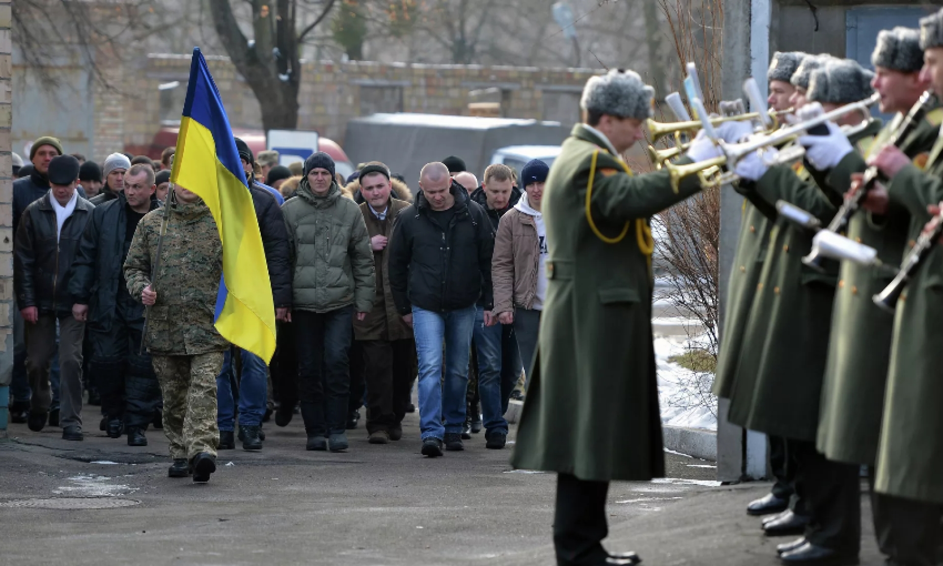 РИА "Новости": ВСУ начали поголовную мобилизацию в русскоязычных областях Украины