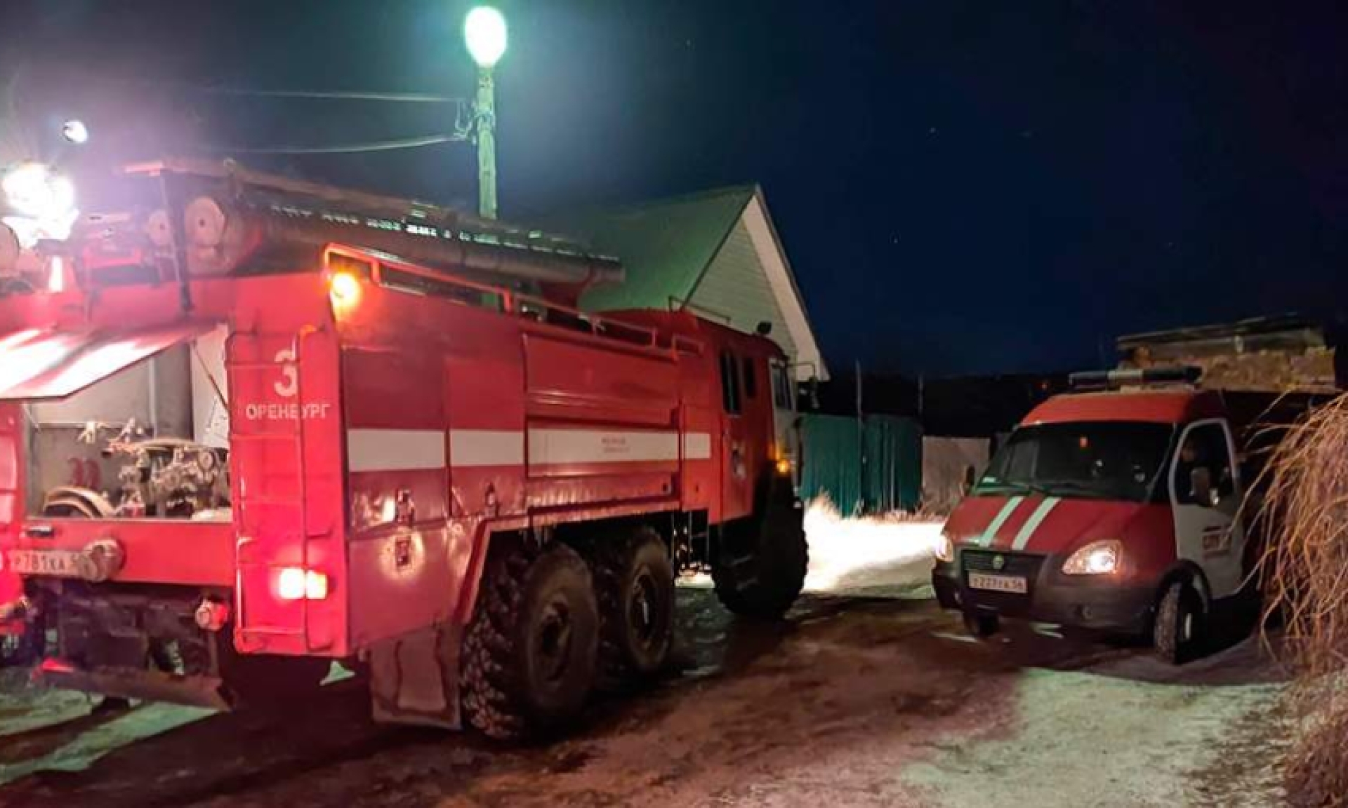 Двое взрослых и двое детей погибли при пожаре в частном доме в Оренбурге