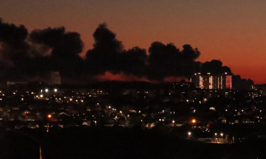 Нефтенакопитель в районе аэродрома в Курской области загорелся в результате атаки беспилотника