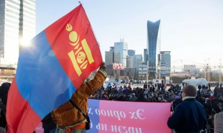 Mongolia protests "in black"