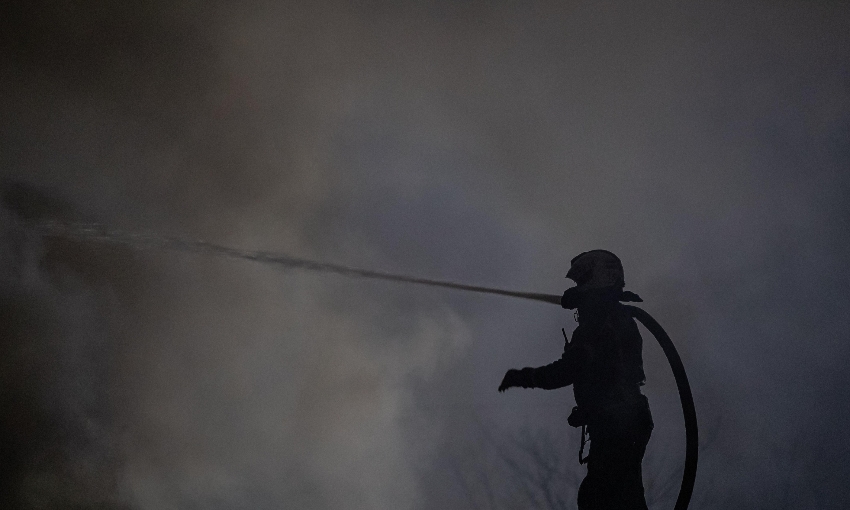 Семь человек пострадали при пожаре на месторождении в Иркутской области