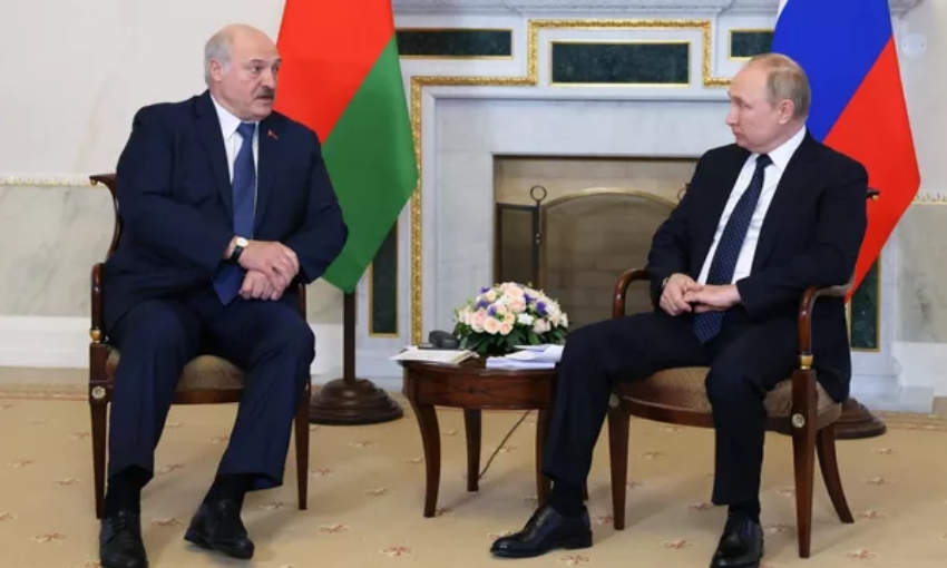 Песков: на переговорах в Минске Путин и Лукашенко обсудят военные вопросы