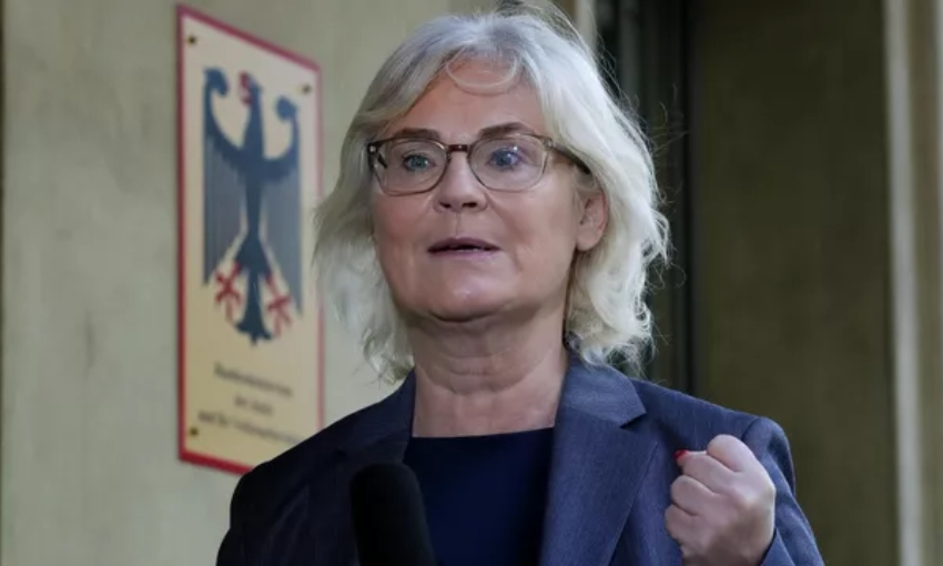 Ламбрехт попросила Шольца освободить ее от должности министра обороны Германии
