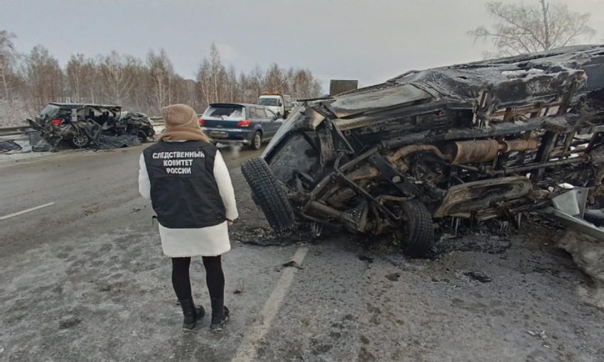 Четыре человека погибли в ДТП со скорой помощью в Новосибирской области