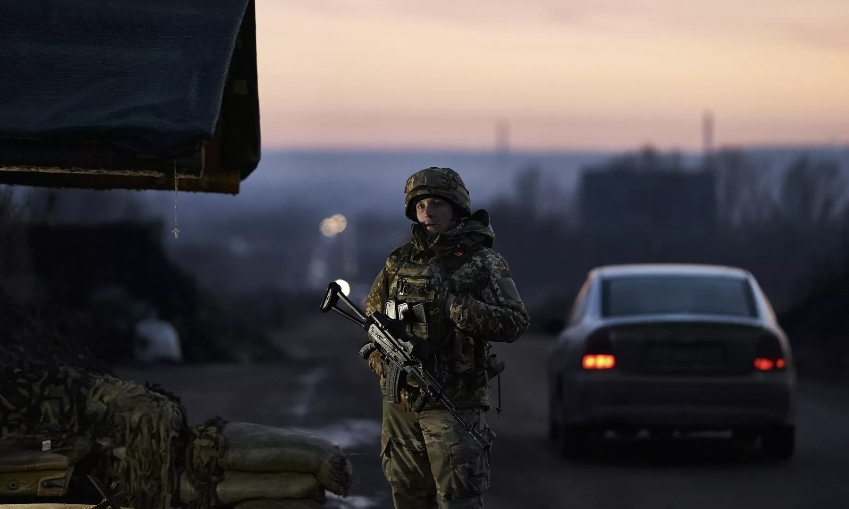 Пушилин: украинские войска минируют здания и не выпускают мирных жителей из Угледара