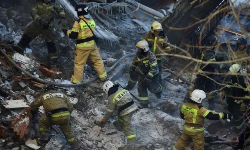 Число погибших при обрушении дома в Новосибирске выросло до восьми