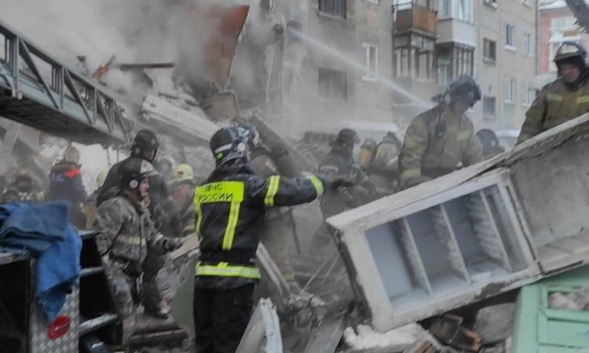 Число погибших при взрыве в пятиэтажке в Новосибирске возросло до 14 человек