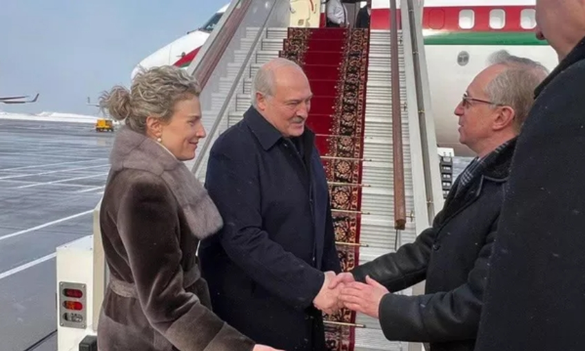 Лукашенко прибыл с рабочим визитом в Москву для проведения переговоров с Путиным