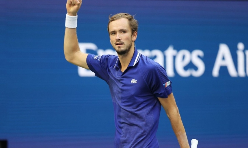 Даниил Медведев выиграл теннисный турнир в Роттердаме
