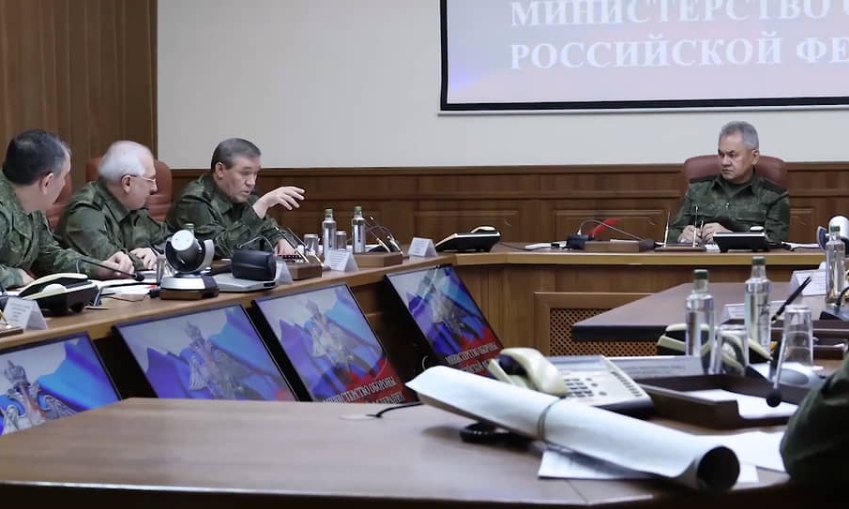 Шойгу провёл совещание в штабе объединенной группировки российских войск