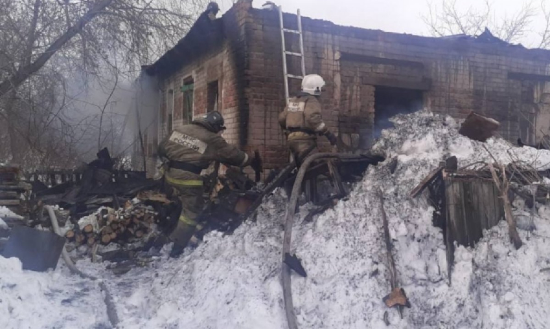 Двое детей погибли при пожаре в Новосибирской области