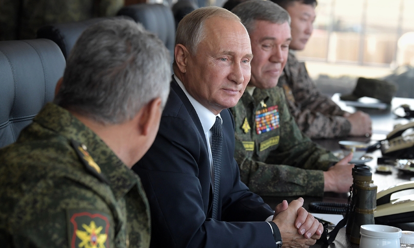 Президент России Владимир Путин провел совещание в командном пункте СВО в Ростове