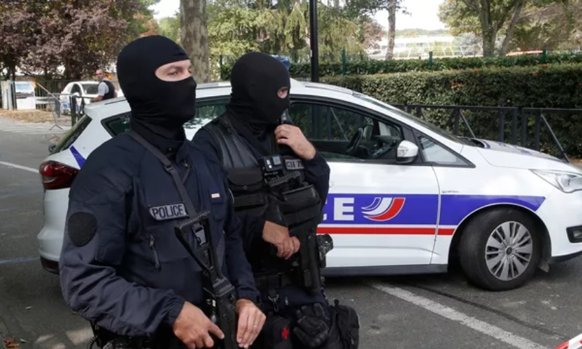 Француженке грозит год тюрьмы за оскорбление Макрона в соцсетях