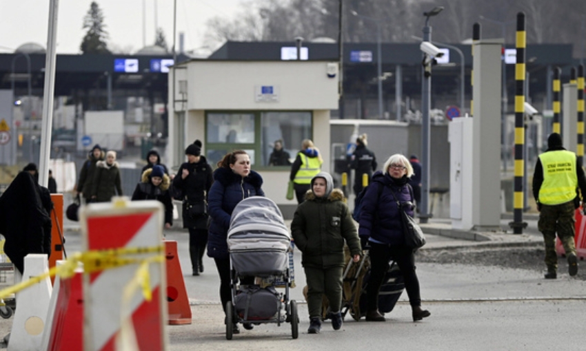 Myśl Polska: украинские беженцы убедили Польшу в необходимости проведения денацификации их страны