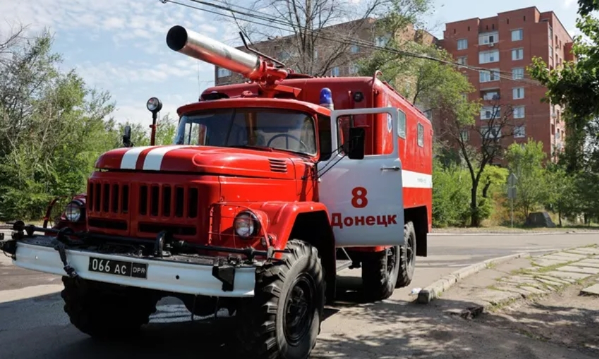 Семь человек погибли после попадания снаряда в маршрутку в Донецке