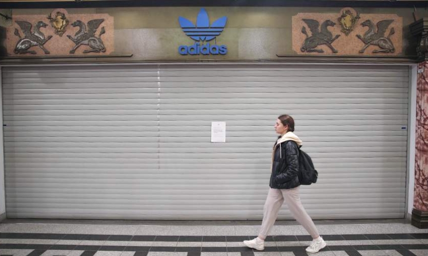 Adidas планирует передать подразделение в РФ зарубежному инвестору по примеру Reebok