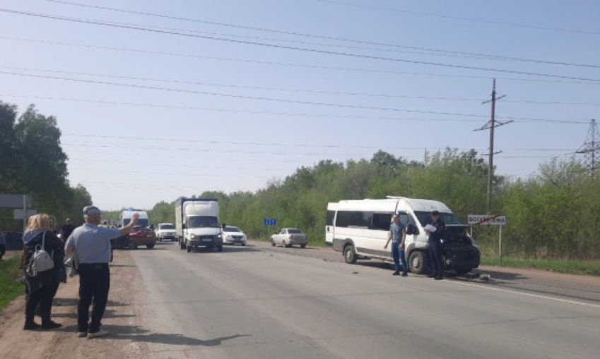 В Самарской области в ДТП с автобусом пострадали семь человек