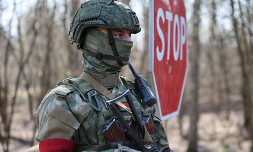 Водитель фуры попытался напасть на белорусских военных с применением взрывного устройства