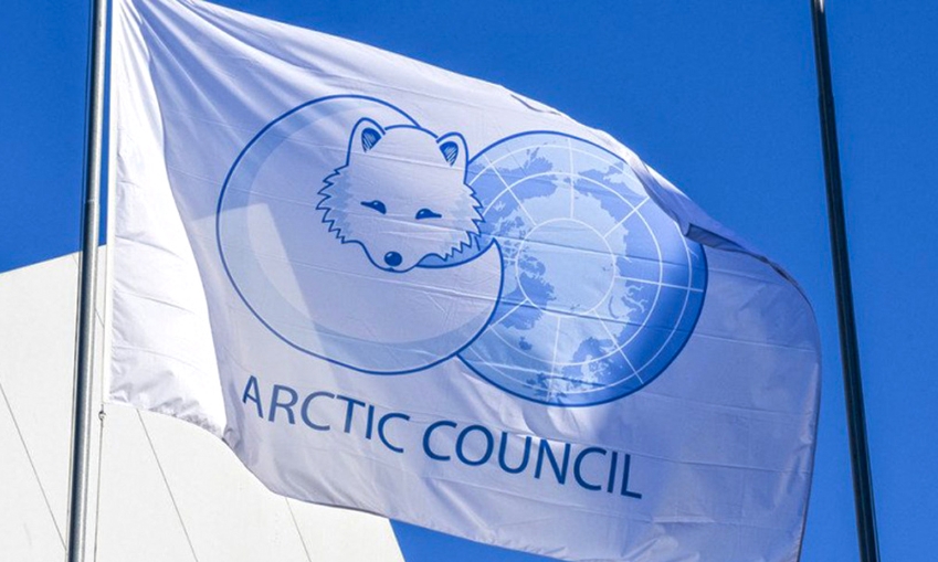 Арктический форум не выдержал похолодания