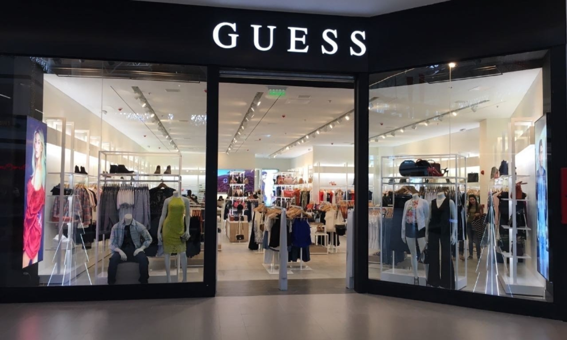 Американская компания Guess выкупила 100% своего бизнеса в России у совладельца