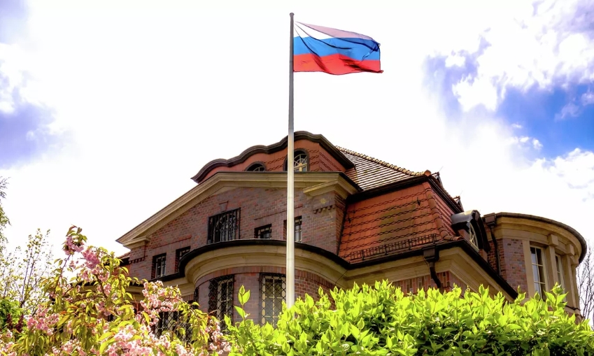 ФРГ закроет четыре российских консульства и три своих в России
