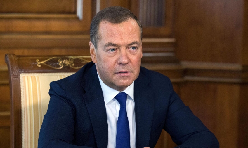 Медведев заявил, что "санитарная зона" на Украине должна проходить по границам Львова