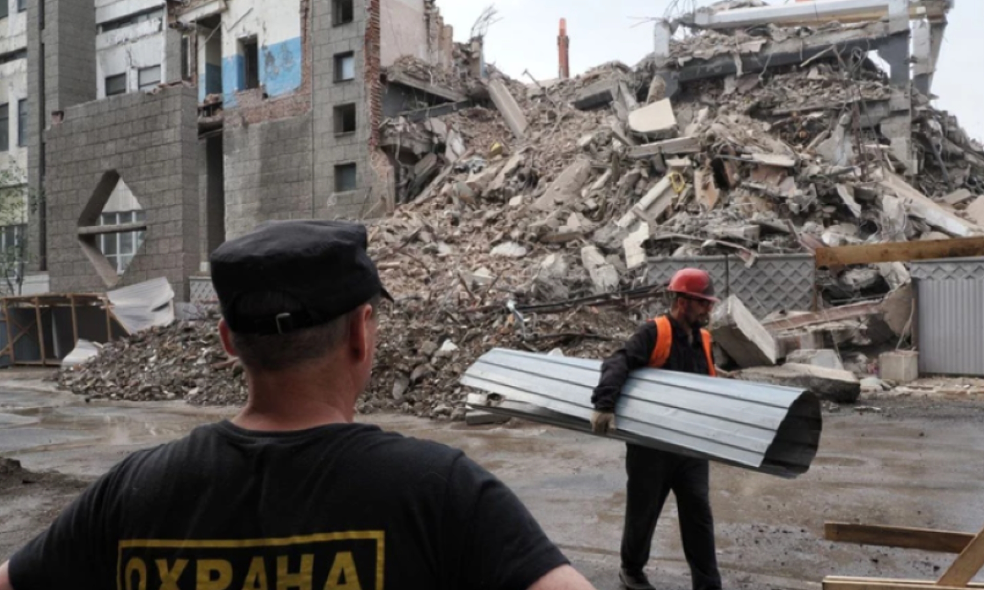 В Петербурге на Васильевском острове обрушилось здание бывшего завода имени Козицкого