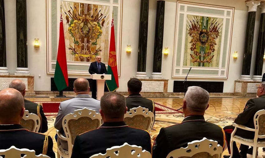 Лукашенко уверен, что в случае крушения России все погибнут под обломками