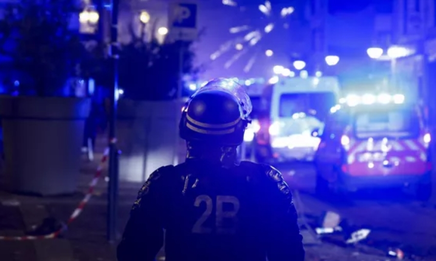 Премьер Франции объявила о развертывании бронетехники жандармерии из-за беспорядков