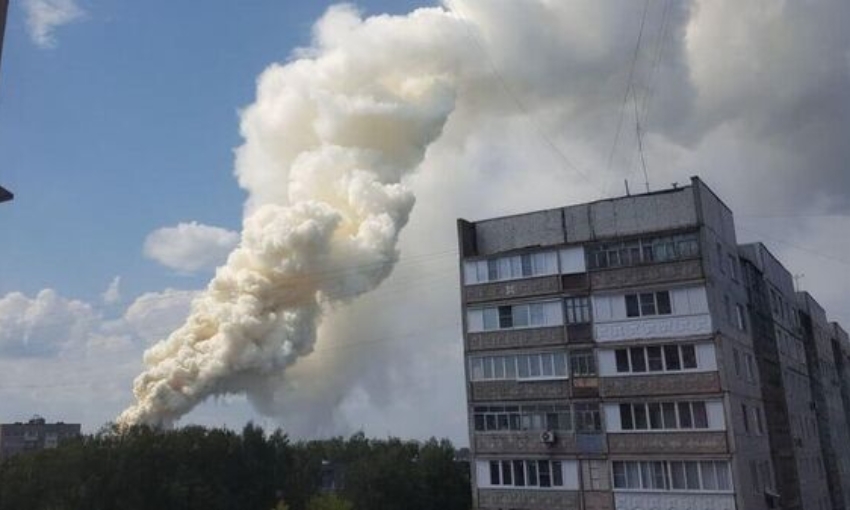 В подмосковном Вокресенске горит завод по производству аккумуляторов