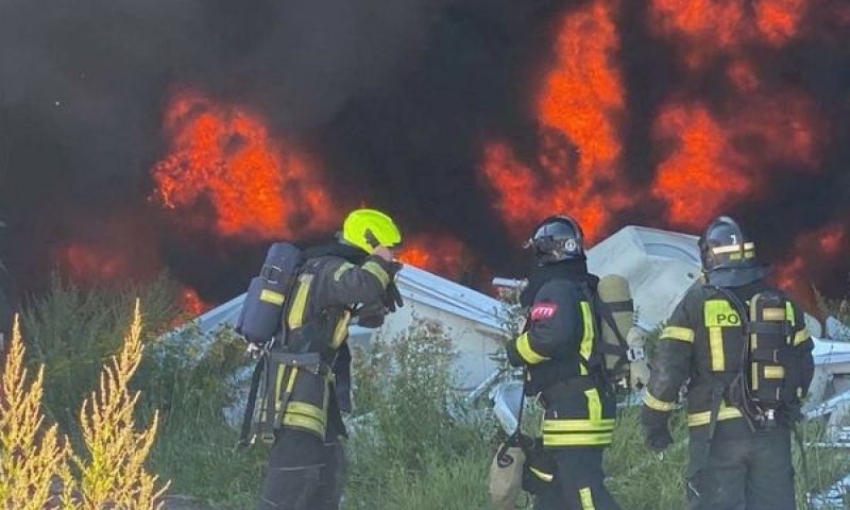 Во Владимирской области горит завод по производству акриловых ванн