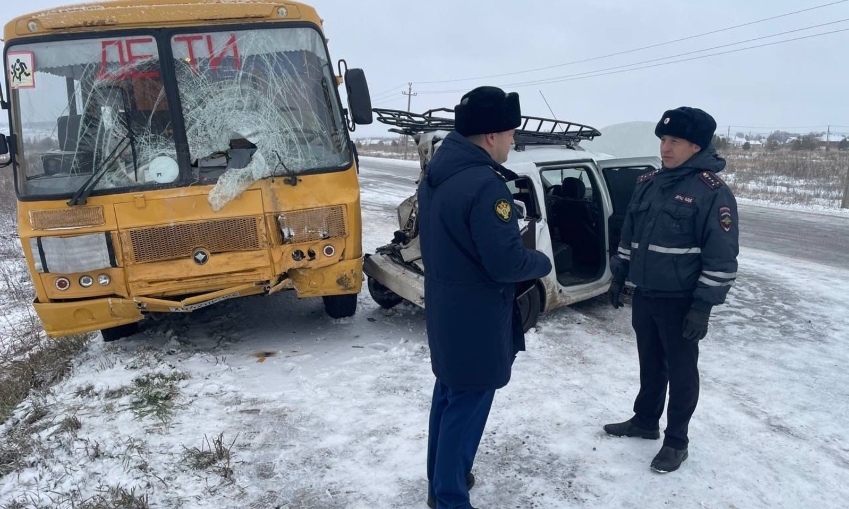 Семь человек пострадали в результате аварии со школьным автобусом в Башкирии