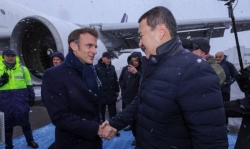Президент Франции Макрон прибыл в Казахстан для переговоров с Токаевым