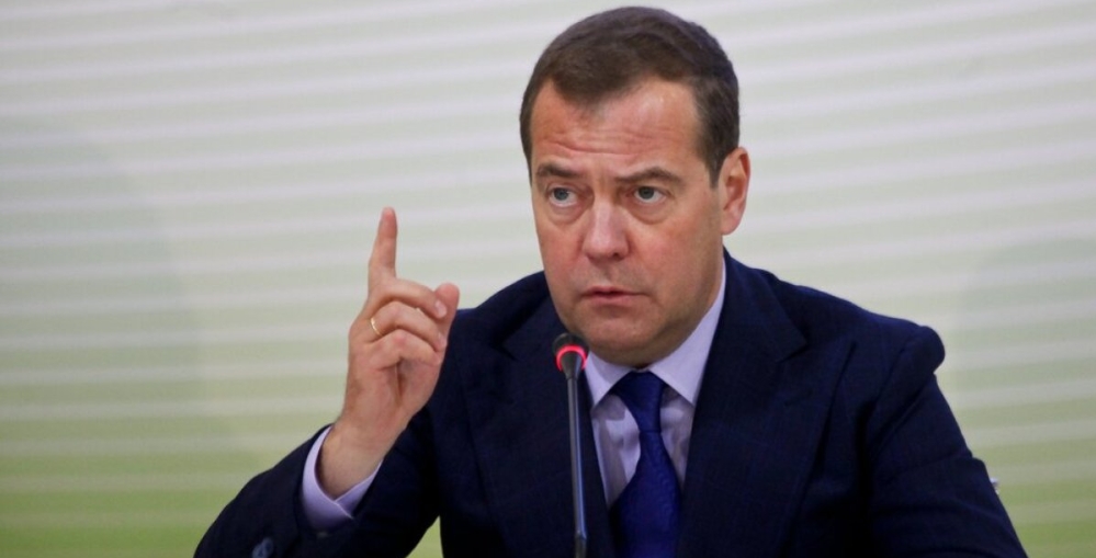 Медведев опубликовал анекдот про Финляндию на фоне закрытия КПП на границе