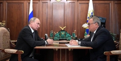 Путин посоветовал Банку России быть "очень аккуратными с мягкостью"