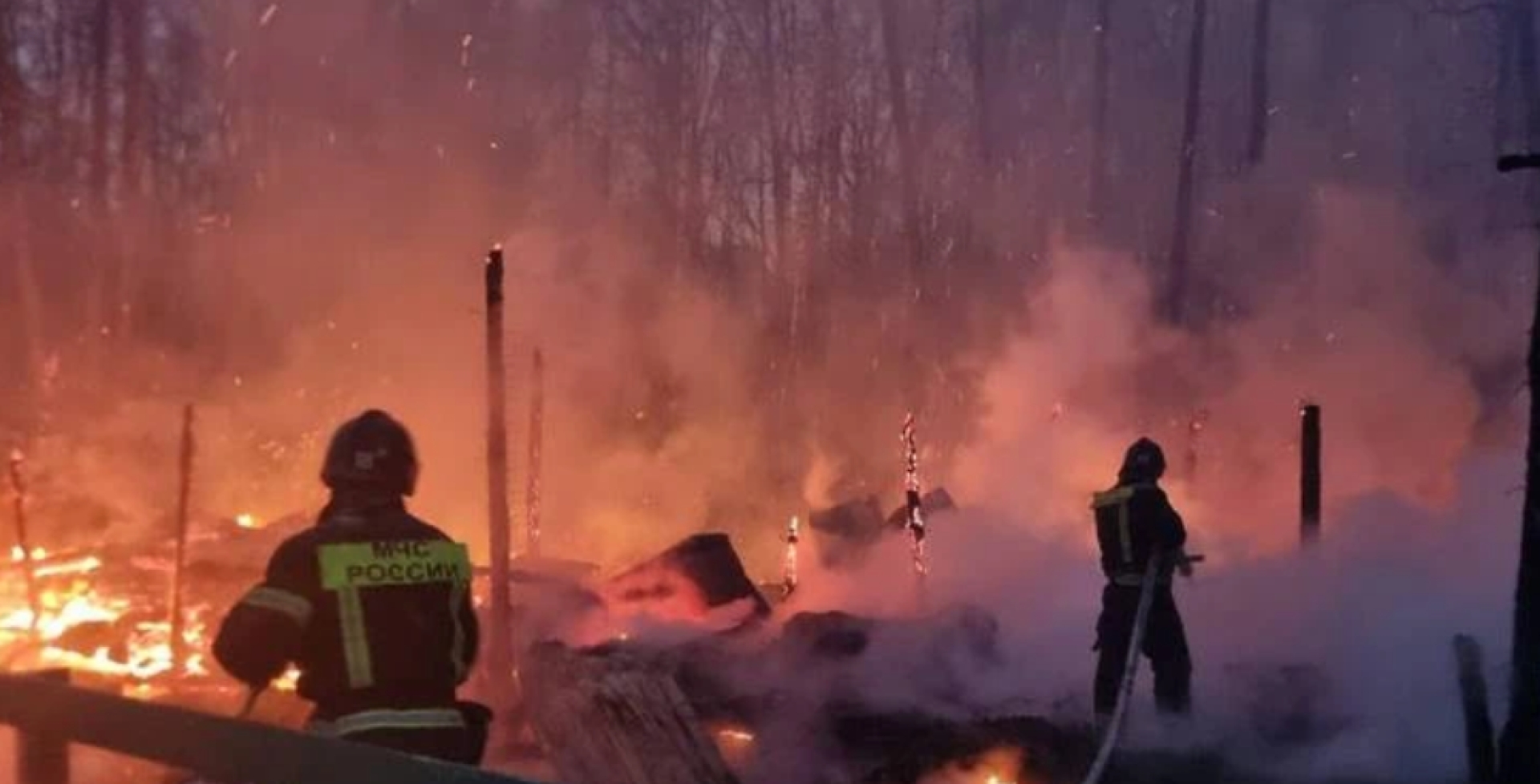 Конюшня сгорела на Лосиноостровской улице в Москве