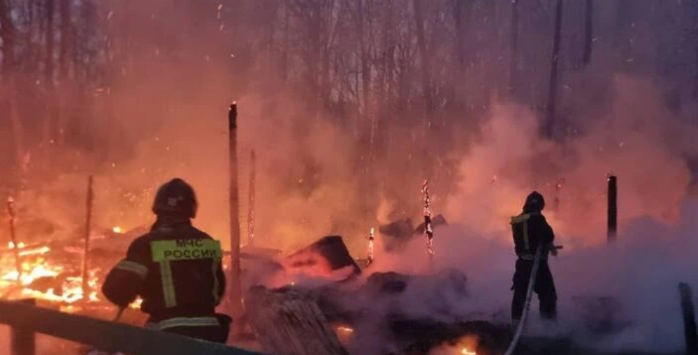 Конюшня сгорела на Лосиноостровской улице в Москве