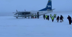 В Якутии самолет с 30 пассажирами приземлился вне взлетно-посадочной полосы