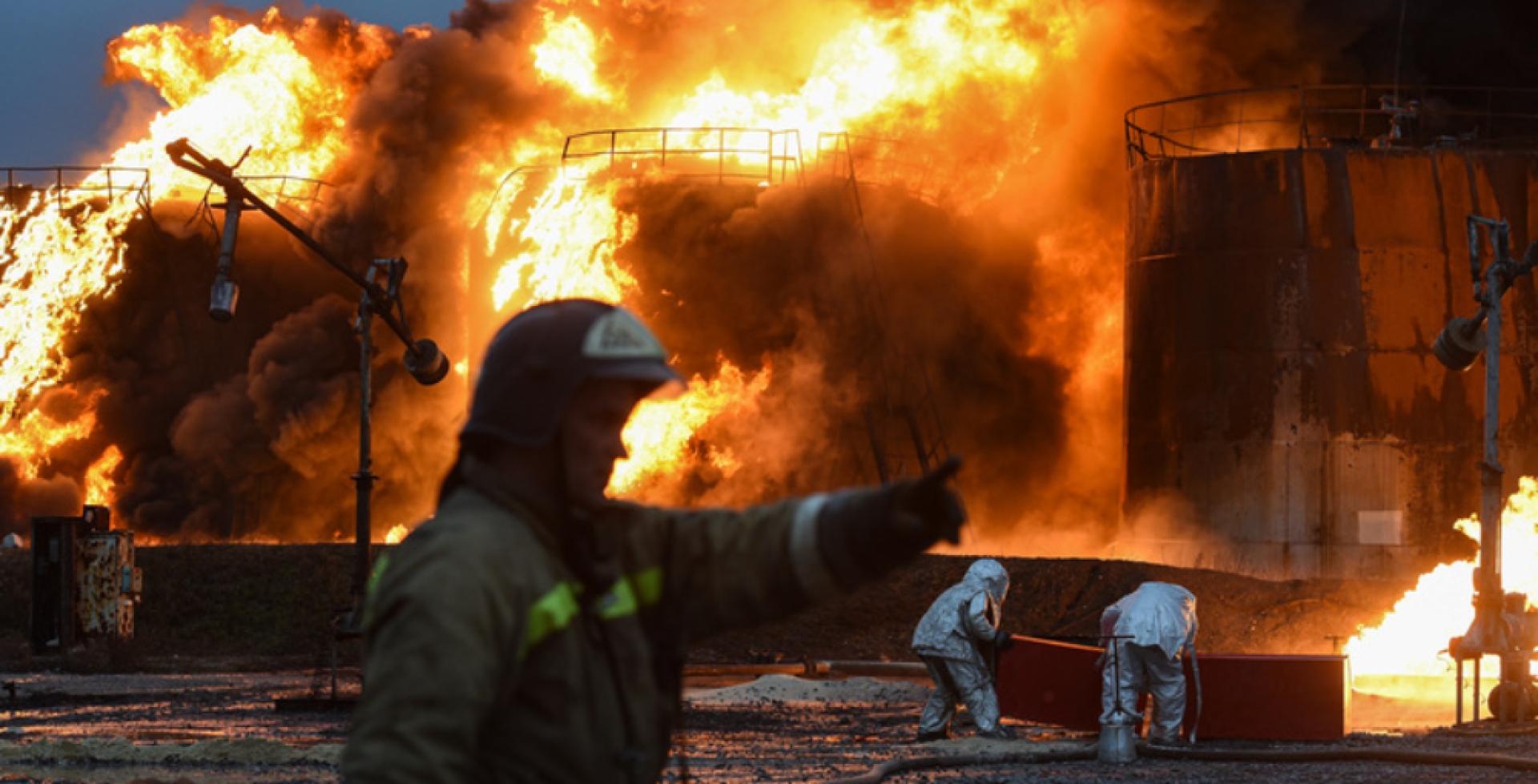 Жители частного сектора рядом с горящей нефтебазой в Клинцах эвакуированы