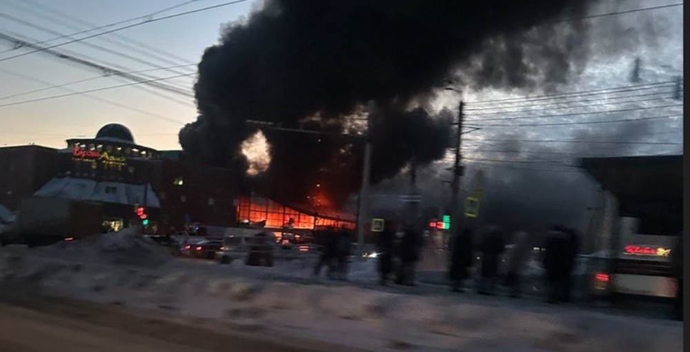 Площадь пожара на рынке в центре Челябинска возросла до 1200 кв. метров 