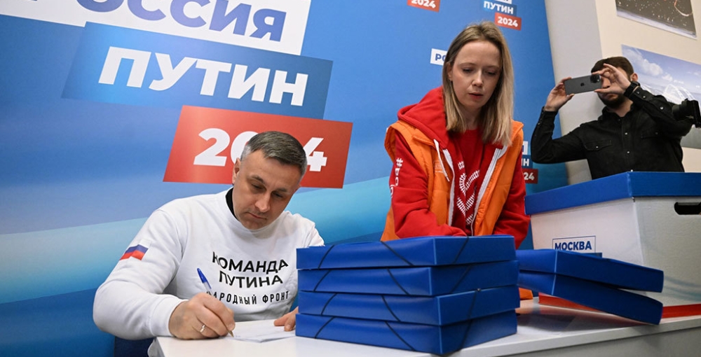 Штаб Путина сдал в ЦИК подписи в его поддержку для регистрации на выборах
