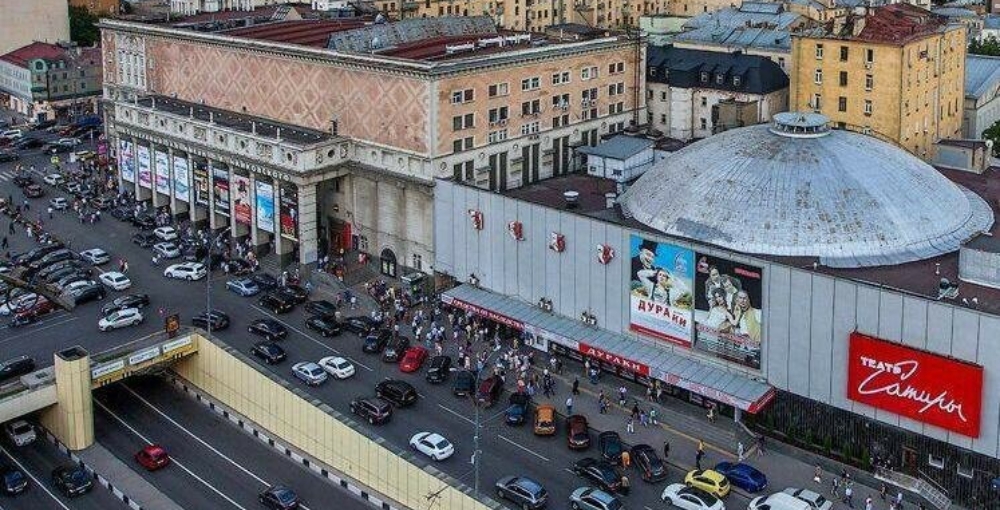 В Москве загорелся Театр Сатиры