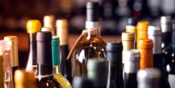 Антон Силуанов предложил законодательно закрепить маркировку импортного алкоголя за границей