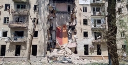 В Луганске погибли три человека из-за обрушения подъезда после удара украинских боевиков