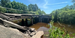 В Приморье рухнул мост через реку