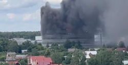 Пожарные приступили к спасению людей из горящего здания НИИ "Платан" в подмосковном Фрязино
