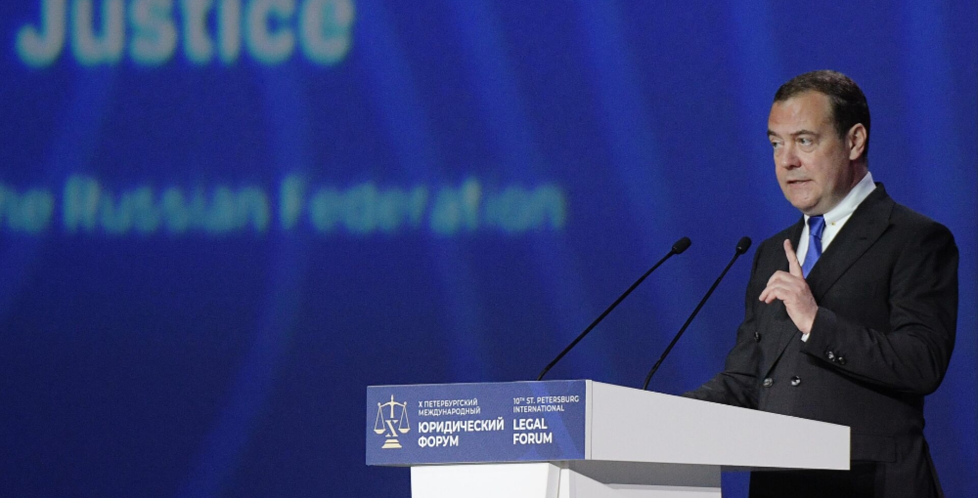 Дмитрий Медведев заявил, инициатива Путина по Украине носит срочный характер